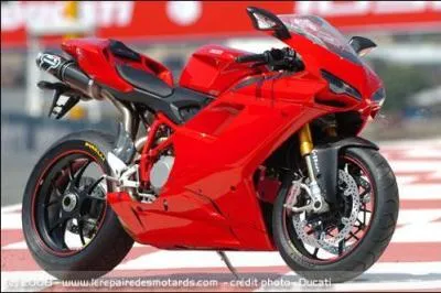 Quel est le nom de cette moto ?