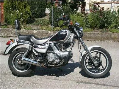 Quel est le nom de cette moto ?