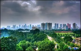 Sur quelle le de l'archipel indonsien la capitale Jakarta se situe-t-elle ?