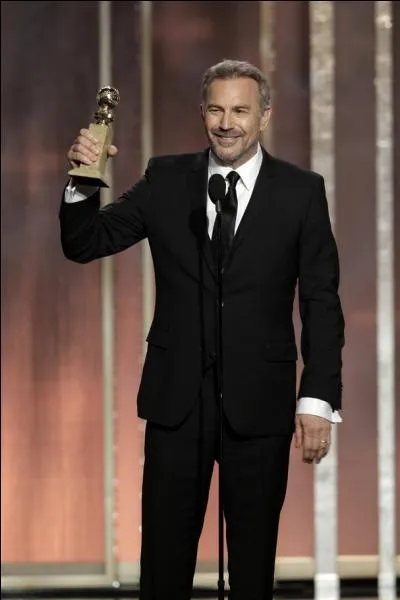 Dbut janvier 2013, Kevin Costner remporte le Golden Globe du meilleur acteur dans une fiction ralise pour la tlvision, toujours pour  Hatfields & McCoys . Lors de la crmonie des Golden Globes, quelles sont les deux personnalits qui ont prsent cette catgorie ?