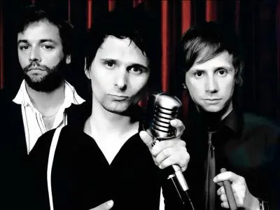 Le groupe de musique britannique Muse est l'auteur des titres suivants :  Madness  et  Resistance .