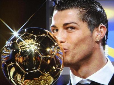 Du sport pour s'chauffer. Pour l'anne 2013, c'est le joueur espagnol Cristiano Ronaldo qui a remport le Ballon d'or.