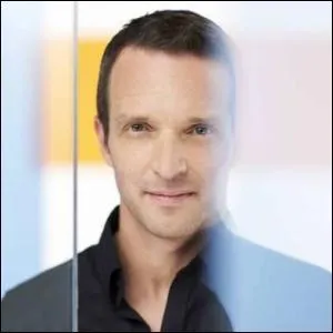 Sur quelle cha�ne est-il l'un des animateurs vedettes ?