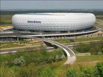 Quel club joue  domicile dans ce stade ?