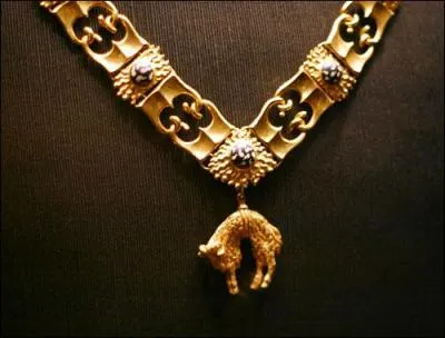 Voici le collier de l'ordre de la Toison d'or. La dpouille d'un animal est suspendue  ce collier. De quel animal s'agit-il ?