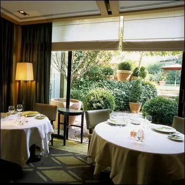 En quoi Pierre  Troisgros  s'est-il distingu ?