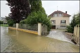 Toujours en Mai 2013, Troyes (Aube) a galement eu le droit  ses inondations. A qui la faute ?