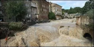 Nous sommes  Draguignan (Var) dont les rues, le 15 Juin 2010, ressemblaient  un torrent. Il fut caus par la rivire ...