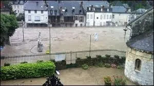 Saint-Bat (Haute-Garonne) s'est retrouve inonde le 18 Juin 2013 par ...