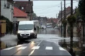Le 16 Octobre 2013, les rues de Raon-l'tape (Vosges) sont sous les eaux ...