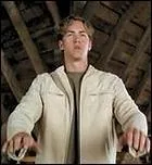 Qui incarne Wyatt (adulte) ?