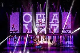 La troupe de Violetta passe du... au...