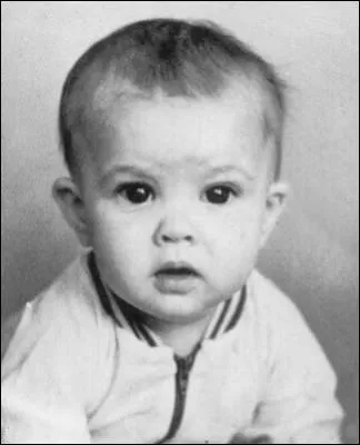 Devinez qui est ce joli bb ? Elle a tourn  l'ge de 11 mois dans sa premire pub pour de la nourriture pour chien !