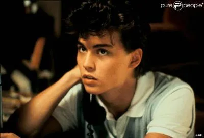Avant d'tre le beau gosse de la srie  21 Jump Street , dans quel film d'horreur Johnny Depp a-t-il eu son premier rle au cinma en 1984 ?