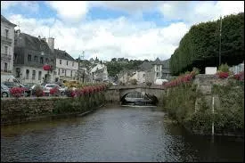 Je vous emmne  Quimperl. Nous voyons sur cette image la Lata qui a fait beaucoup parler d'elle entre fin 2013 et dbut 2014. Nous serons dans le dpartement ...