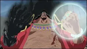 Grce  son fruit du dmon, quelle attaque utilise Barbe Noire pour empcher Barbe Blanche de l'atteindre ?