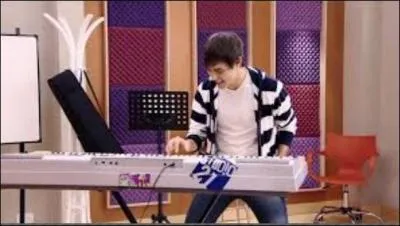Quelle est la chanson de Violetta et Leon (saison 1) ?