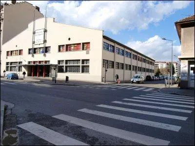 Comment s'appelle la salle o l'ASVEL jouait avant l'Astroballe?