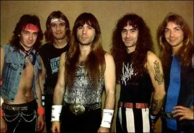Que signifie Iron Maiden, le nom d'un groupe de heavy mtal britannique form en 1975 ?