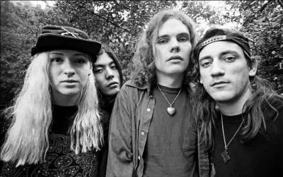The Smashing Pumpkins est un groupe de rock alternatif form en 1987. Le nom du groupe aurait t trouv par le leader Billy Corgan  en rve ! Il signifie :