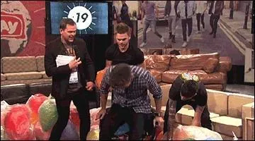 Qui  essayer de battre le  record d'clatage de ballon avec les fesses  lors du 1D Day ?