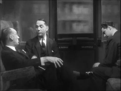 Quelle est la profession des deux hommes assis en face de Hannay dans le train ?