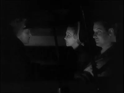 Lors du voyage en automobile, Hannay dcouvre que les prtendus policiers qui l'emmnent sont en ralit...