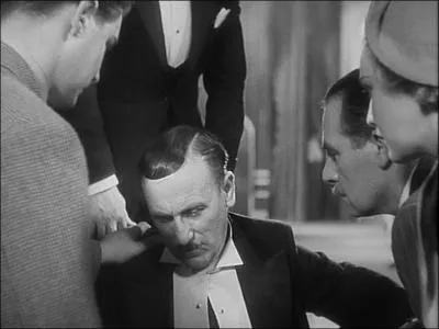 Qui rvle finalement la formule secrte (MacGuffin du film) ?