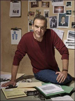 Qui joue le rle de Jason Gideon ?