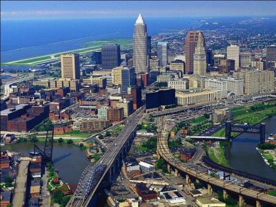 La ville de Cleveland a vu sa population passer de 900 000 habitants en 1930  moins de 400 000 de nos jours. Dans quel tat est situe cette importante ville amricaine ?