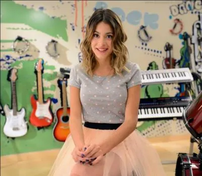 Violetta a rv des paroles de  Como Quires  lorsqu'elle...