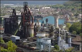 Je vous emmne maintenant  Florange. Cette ville se situe ...