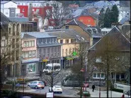 Nous sommes dans le centre de la ville de Walferdange. Nous sommes donc ...