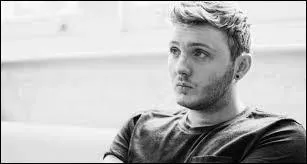 Quel est le nom et prnom de ce chanteur ?