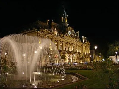La ville de Tours est-elle en Indre-et-Loire ou dans le Loiret ?