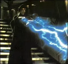 C'est un chancelier (dans les pisodes 2 et 3) mais il est surtout un puissant Sith qui est le chef des autres. Quel est son nom ?