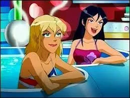 Qui est-elle par rapport  la jeune fille de la question 8 ?