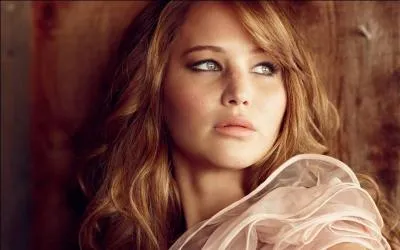 Quelle actrice joue la fille dans  Hunger Games : L'embrasement  ?
