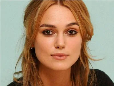 Je suis une actrice dans  Pirates des Carabes . Qui suis-je ?