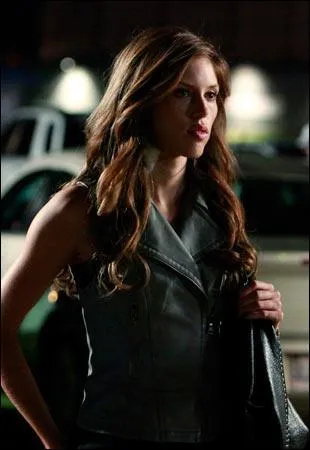 Pourquoi Stefan a-t-il tu Vicki ?