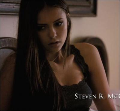 Quel tait le mot crit avec du sang dans la salle de bain d'Elena aprs qu'elle ait tu Conor ?