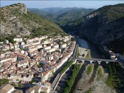 Quelle est la spcialit de la ville d'Anduze, petite bourgade du dpartement du Gard ?