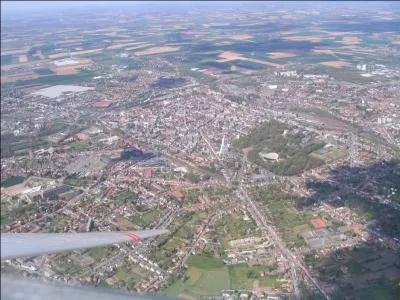 Quelle est la spcialit en termes d'difice des rgions Nord-Pas-de-Calais et Picardie ?