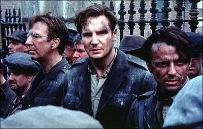 Dans le film  Michael Collins , ralis par Neil Jordan, en 1996, quel acteur britannique incarne amon de Valera, homme politique irlandais qui s'est montr favorable  la partition de l'Irlande ?