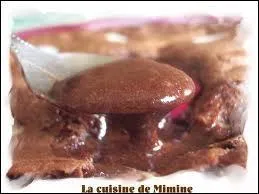 Qui raffole du sirop de cerises et soda avec boule de glace et ombrelle ?