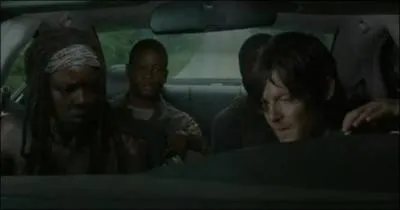 Dans la saison 4, les occupants de la prison tombent  court de mdicaments. O vont-ils aller en chercher ?