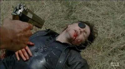 Qui achve le Gouverneur dans la saison 4 ?