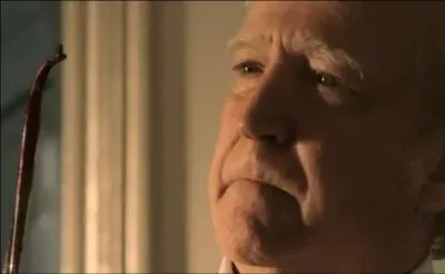 Dans la saison 2, Carl se fait tirer dessus. Combien de fragments de balle a-t-il dans l'abdomen ?