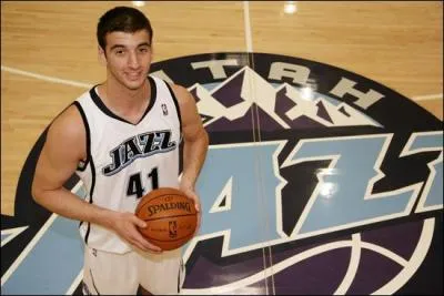 De quel pays vient Kosta Kufos?