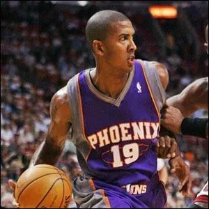 De quel pays vient Raja Bell?